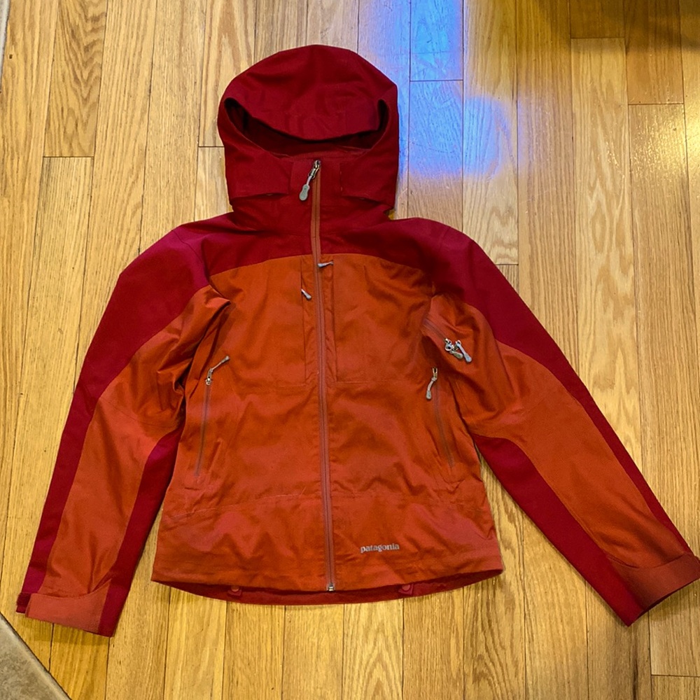 Patagonia red technical women’s ski jacket EUC